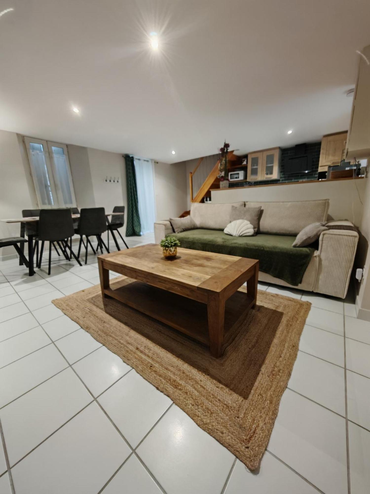 Jolie Maison Au 34 Centre-Ville อองกูแลม ภายนอก รูปภาพ